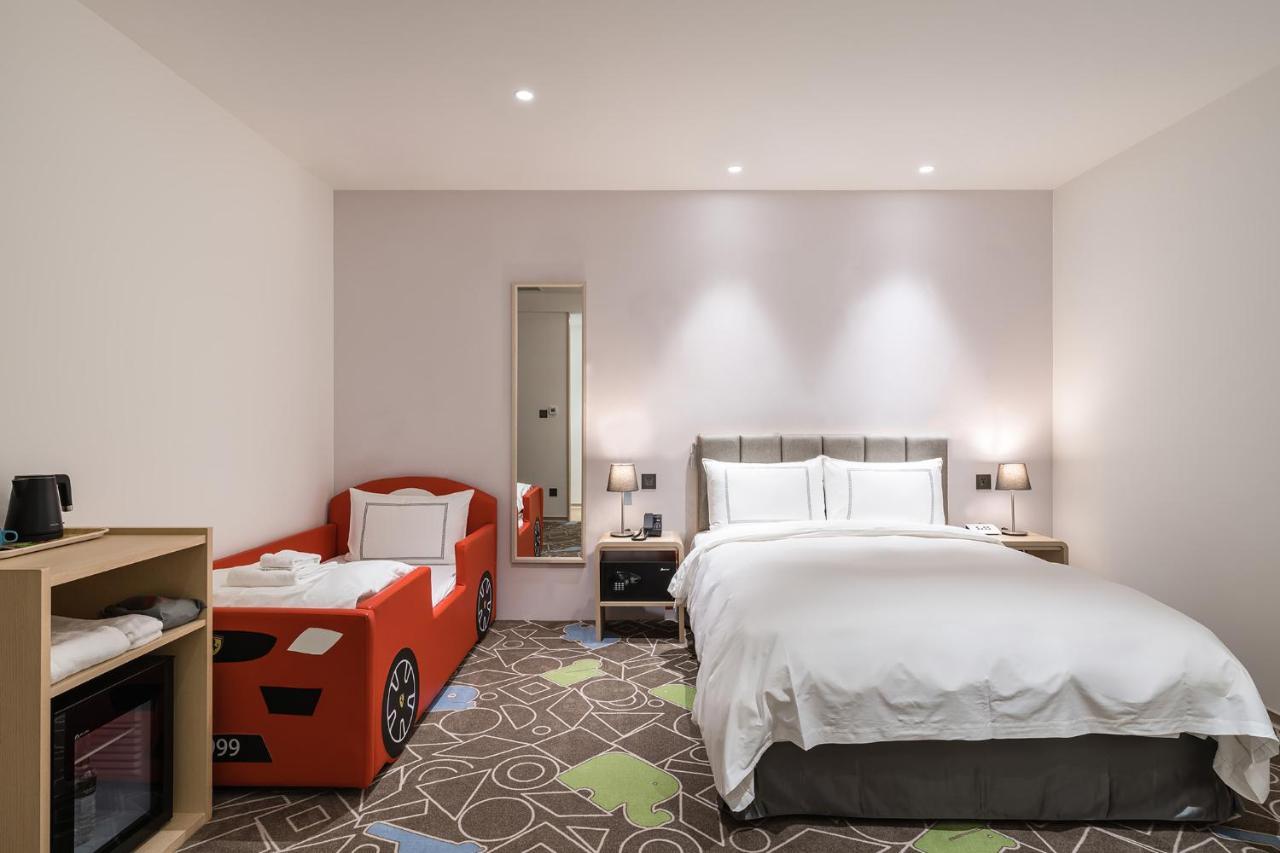 Phoenix Hotel Тайджун Екстериор снимка