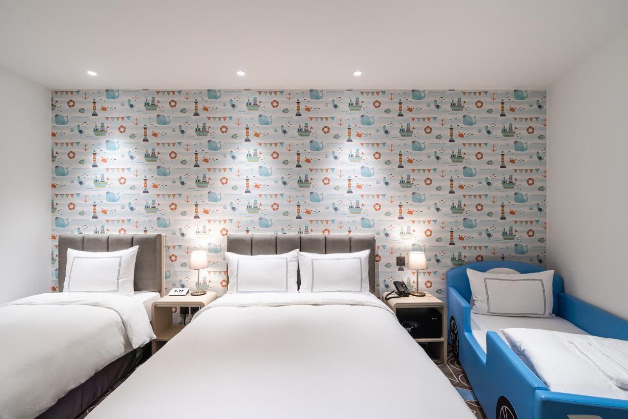 Phoenix Hotel Тайджун Екстериор снимка