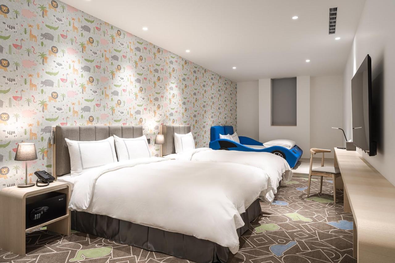Phoenix Hotel Тайджун Екстериор снимка