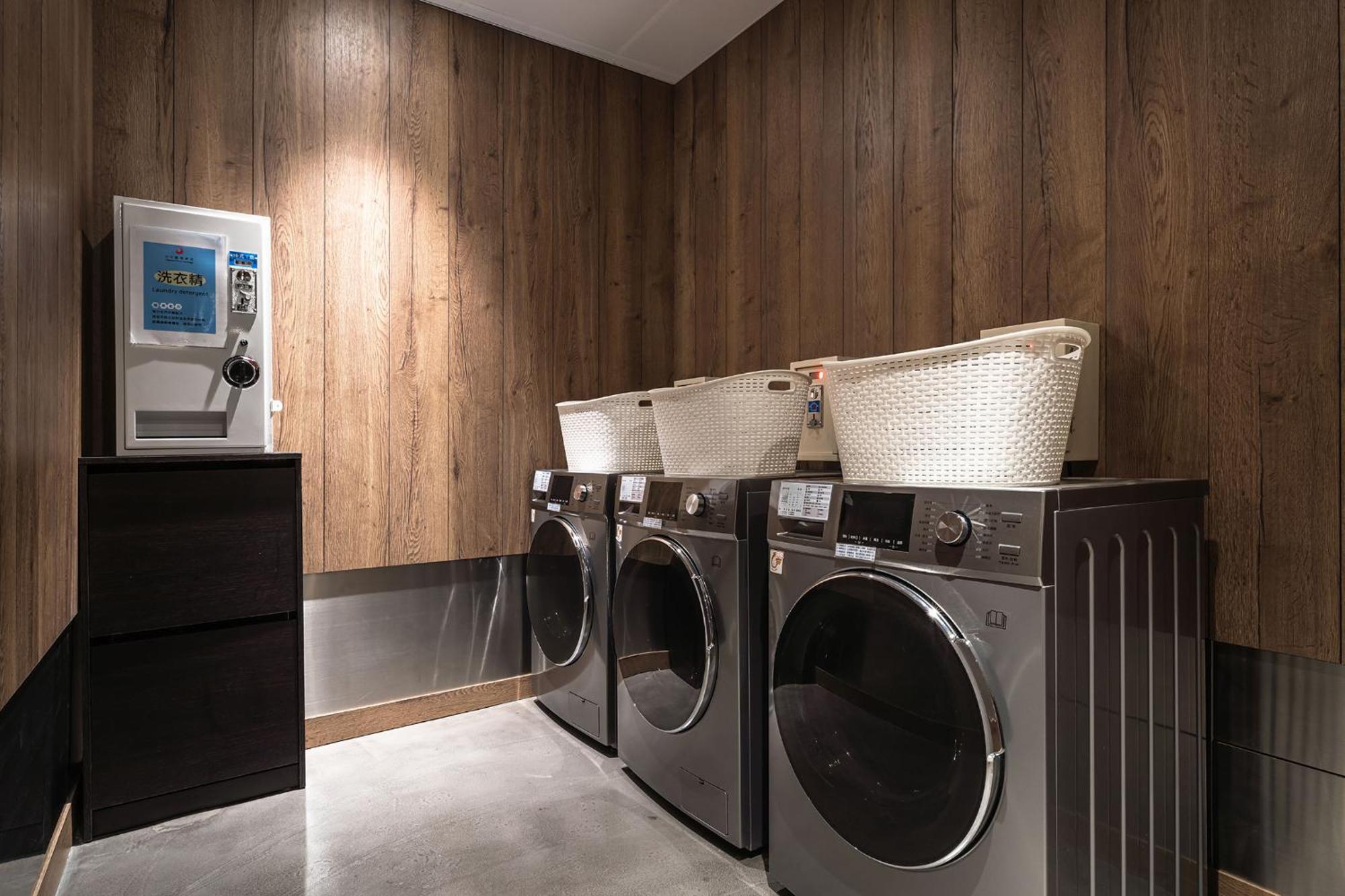 Phoenix Hotel Тайджун Екстериор снимка