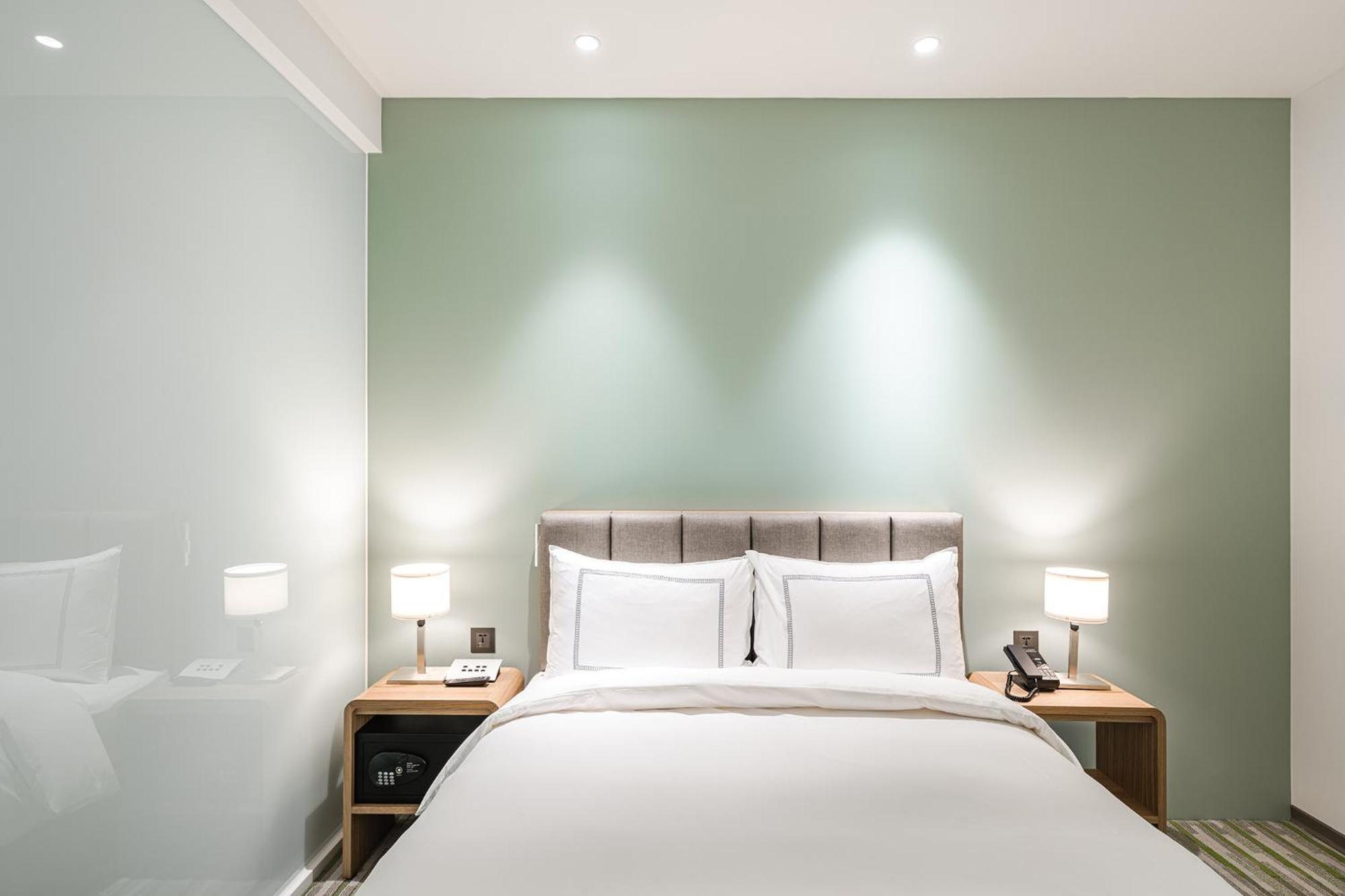 Phoenix Hotel Тайджун Екстериор снимка