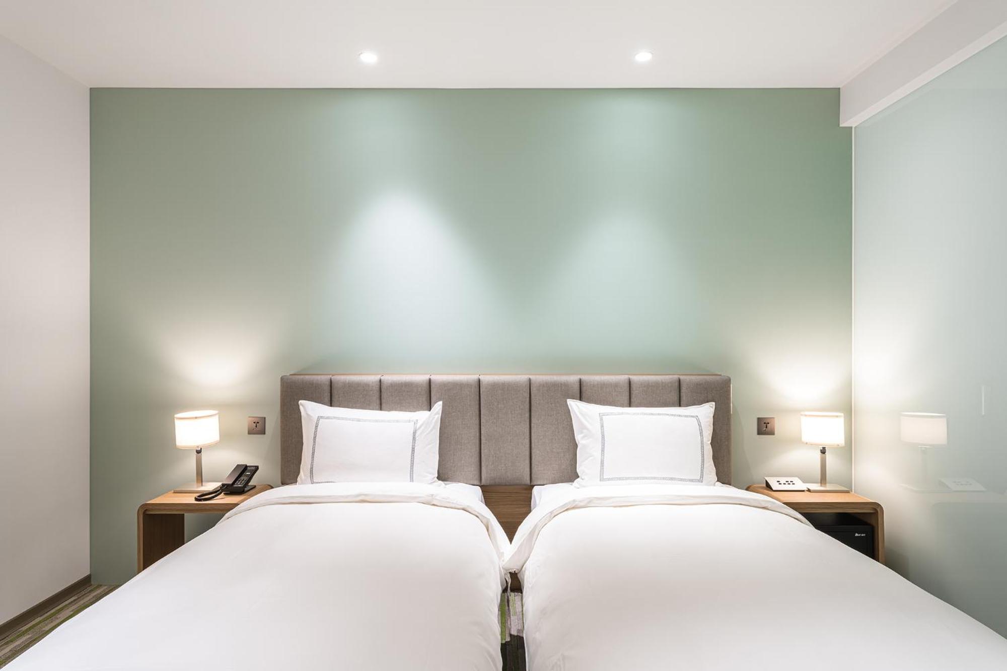 Phoenix Hotel Тайджун Екстериор снимка